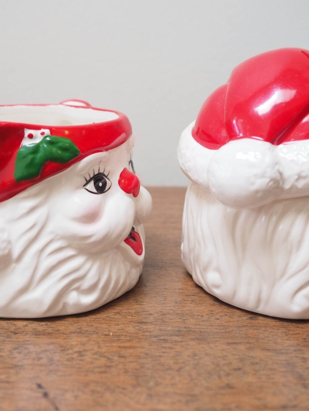 Vtg Earthenware Christmas Creamer and Sugar Bowl Set - Santa Cream and Sugar - Picture 7 of 12